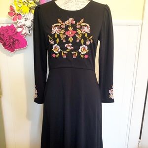 Loft dress with embroidery